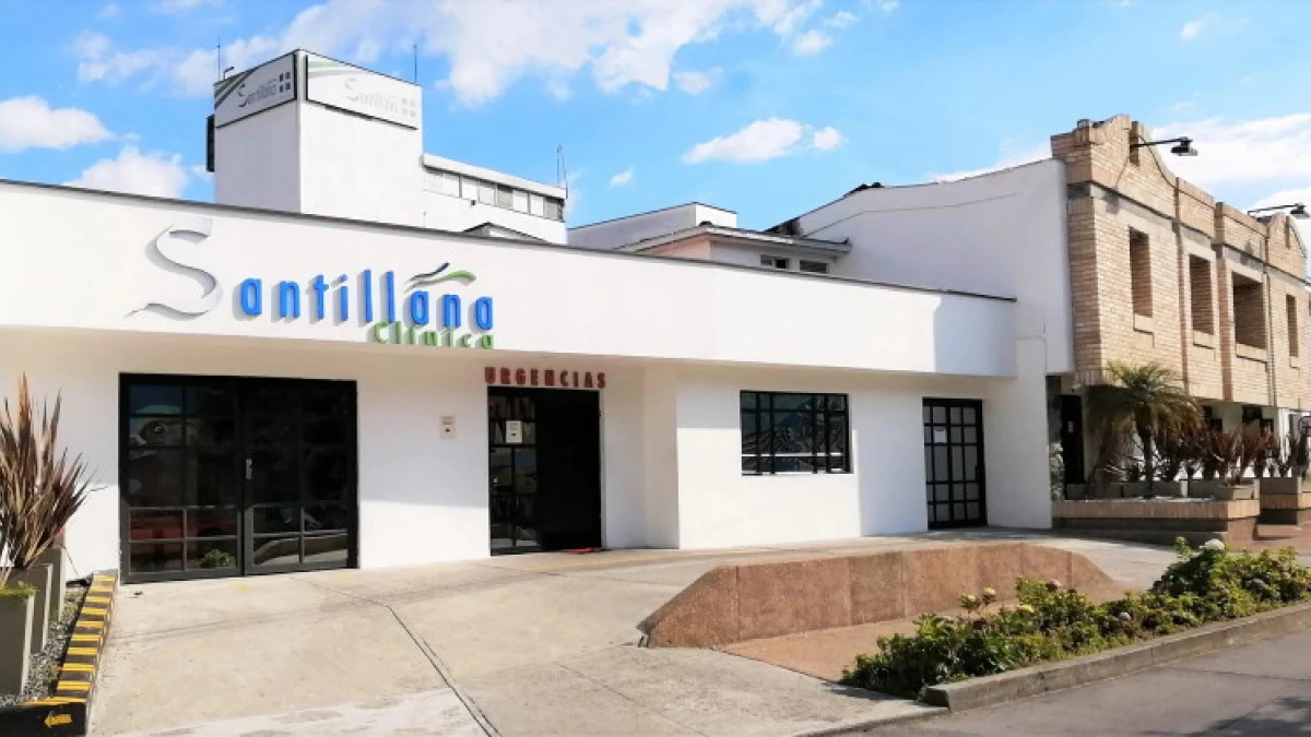 Vista frontal de Clínica Santillana